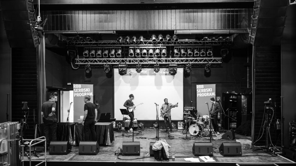 Sorbisches rbb Konzertevent SERBPOP 2.0: Vorbereitungen auf der Bühne im Gladhouse CB
