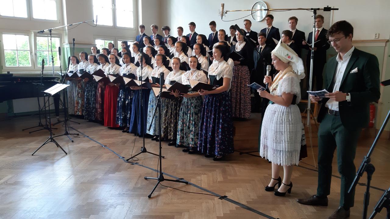 70 Jahre Niedersorbisches Gymnasium: Konzert der 1. Sorbischen Kulturbrigade in der Aula des NSG