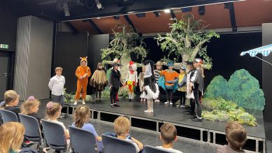 Tage des sorbischen Kindertheaters in Bautzen: Aufführung "Vogelhochzeit" des Sielower Horts