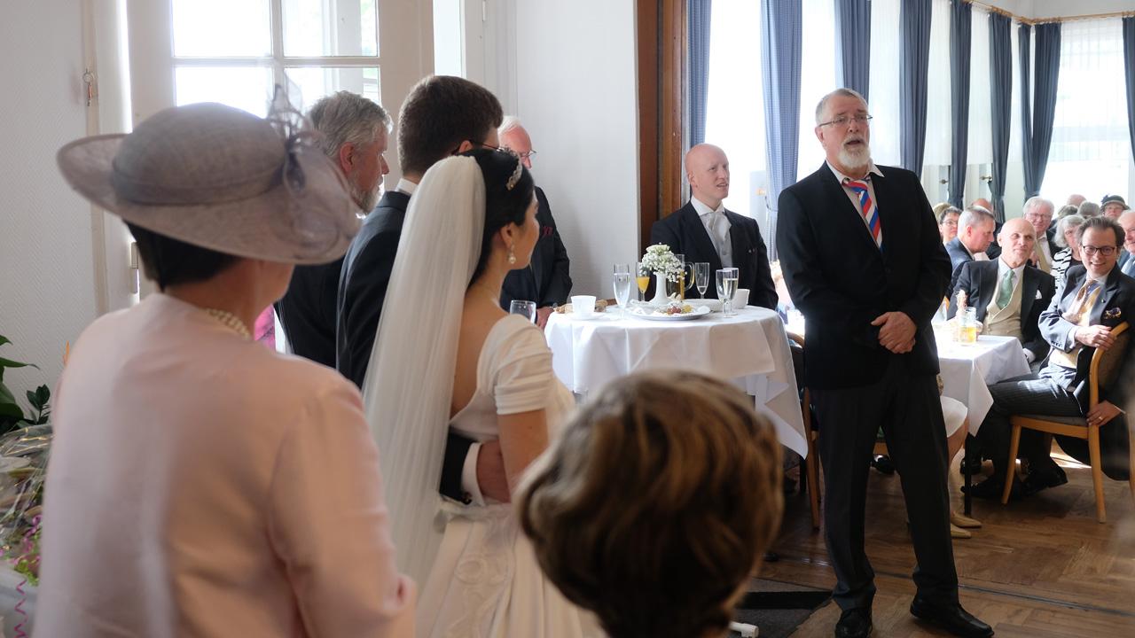Sorbe Werner Meschkank präsentiert altslawisches Lied bei besonderer Hochzeit in Neustrelitz