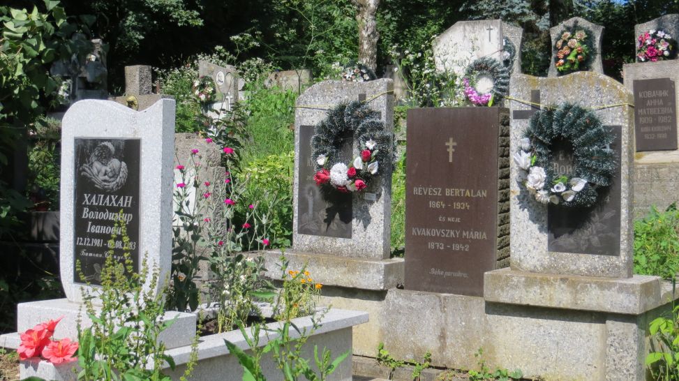 Unterwegs in Transkarpatien: Multinationaler Friedhof im Uschgoroder Stadtviertel Radvanka (Quelle: Martina Gollasch)