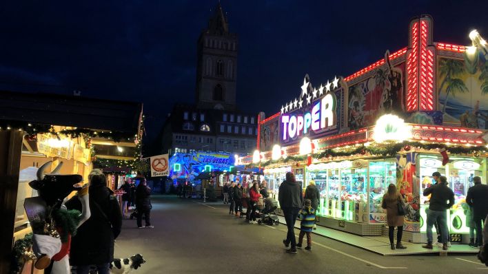 Die Oderweihnacht in Frankfurt (Oder) hat am Montagabend eröffnet.