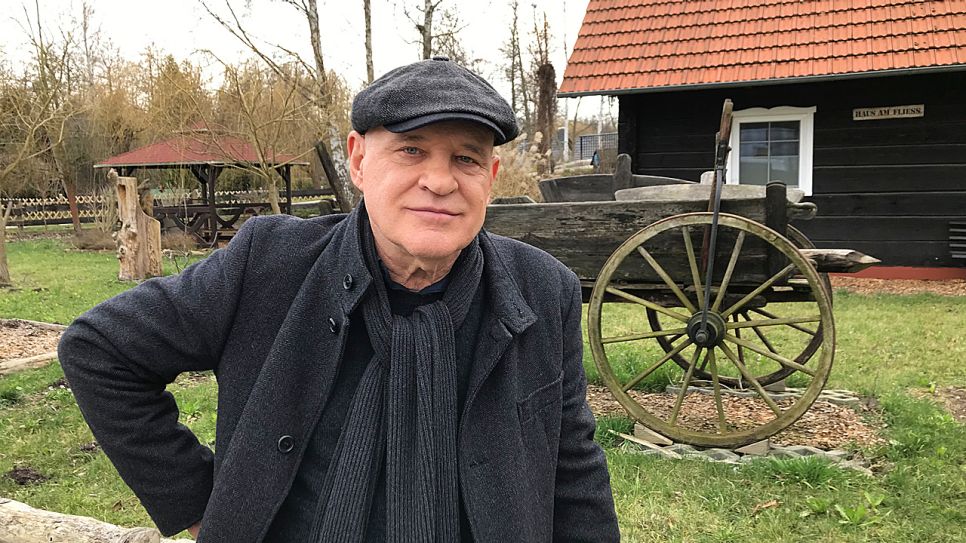 Hauptdarsteller Christian Redl in einer Drehpause zum neuen ZDF-Spreewaldkrimi