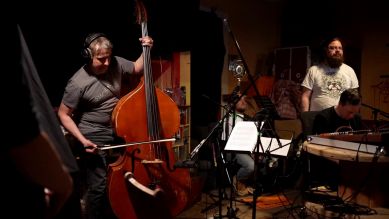 Sorbische Künstler nehmen mit walisischen Musikern in einem Studio in Cottbus ein gemeinsames Album auf (Foto: Hella Stoletzki)