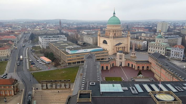 Blick auf Potsdams Mitte, das neu erichtete Stadtschloss und der Alte Markt. | Quelle: rbb/Thomas Balzer