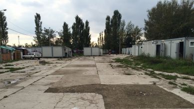 Containersiedlung an der Peripherie von Belgrad, karge Lebensumstände für die Roma-Familien.  (Bild: rbb/Laila Stieler)