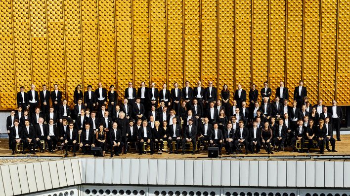 Die Berliner Philharmoniker vor der Philharmonie Berlin
