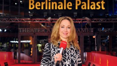 Petra Gute ist unterwegs als Reporterin im und am Festivalpalast (Bild: rbb/Oliver Ziebe)