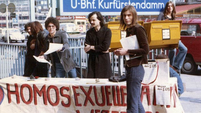 Straßenstand der HAW am Berliner Kurfürstendamm 1972 | rbb/Peter Hedenström