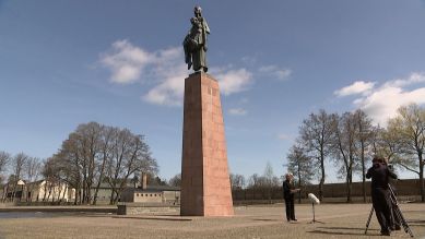 "75 Jahre Befreiung - Gedenken in Sachsenhausen und Ravensbrück": Kulturstaatsministerin Monika Grütters in Ravensbrück (rbb)