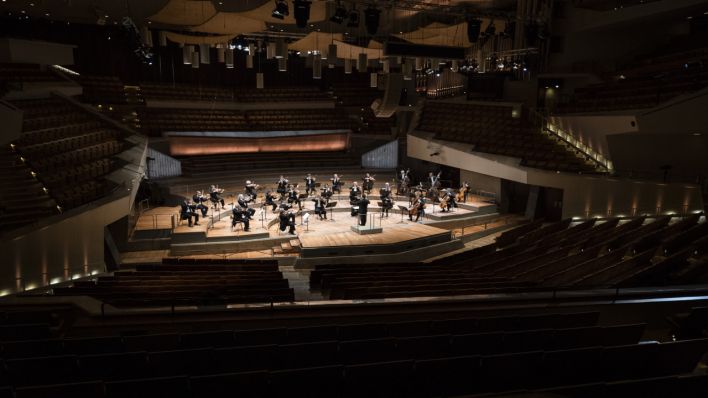 Das Serenaden Konzert aus der Philharmonie Berlin (Bild: rbb/Stephan Rabold)