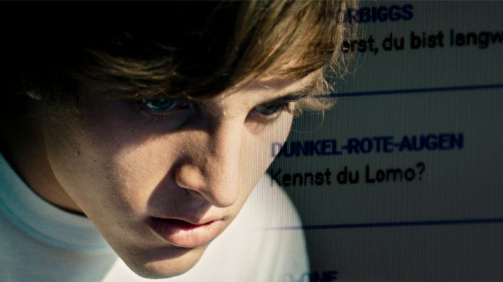 Der siebzehnjährige Karl (Jonas Dassler, Bild) überlässt den „Followern“ seines Blogs immer mehr Entscheidungen über sein Leben.
