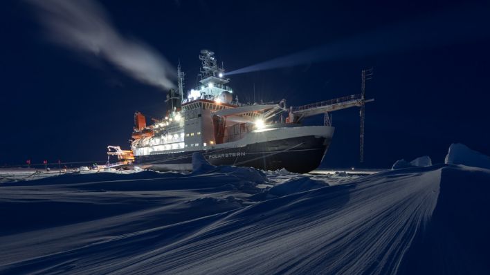 Der Eisbrecher Polarstern ist das Zuhause und der Arbeitsplatz der MOSAiC-Crew. © rbb/AWI/Steffen Graupner