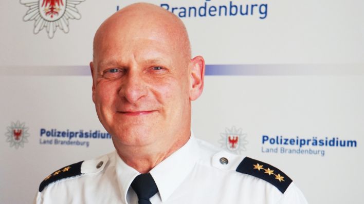 Polizeidirektor Ulf Buschmann (Bild: rbb/Polizei Brandenburg/Mario Heinemann)