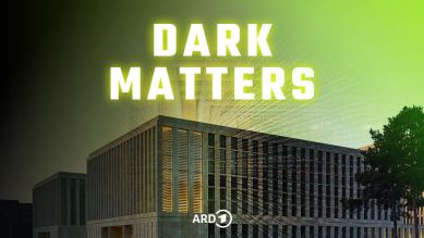 Coverbild zum Podcast "Dark Matters" (Bild: rbb/BND)