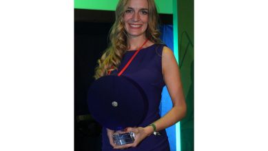 Fado-Produzentin Tara Biere mit dem First Steps Award (Quelle: Jirka Jansch)