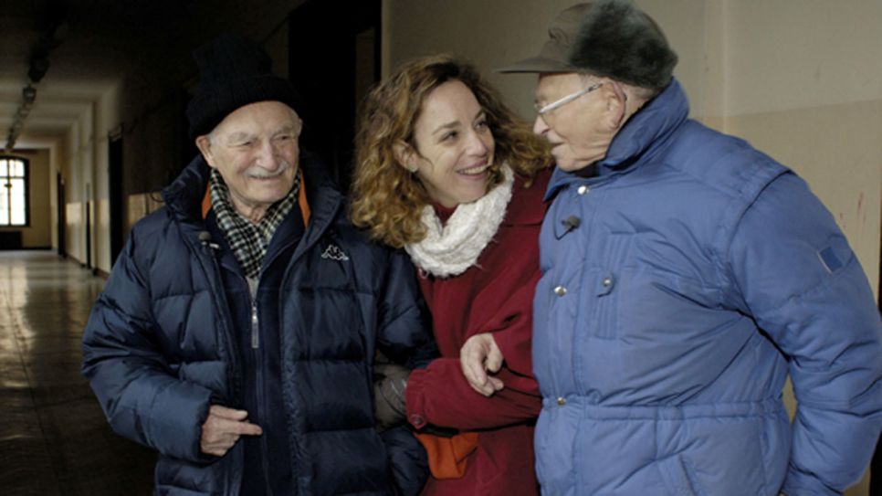 Ayelet Bargur (mi) mit zwei ehemaligen Kinderheim-Bewohnern(Quelle: rbb/Stephan Maria Rother/Bargur)